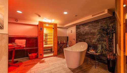Deluxe Double Room with Bath