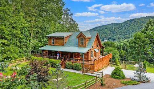 Three-Bedroom Holiday Home 