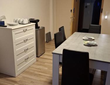 Family Room (2-6 Adults)