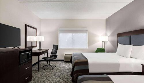 Queen Room with Two Queen Beds and Mobility/Hearing Access - Non-Smoking
