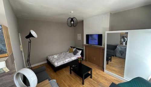 Deluxe Studio