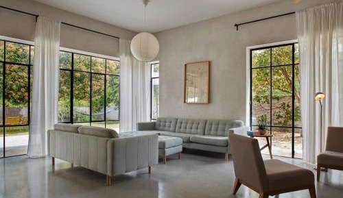 Villa with Garden View