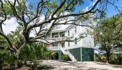 Four-Bedroom Holiday Home