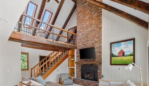 Seven-Bedroom House