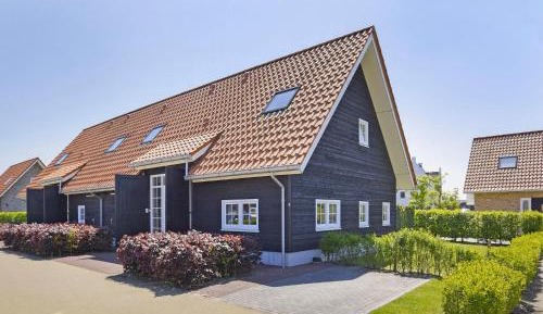 Eleven-Bedroom Holiday home