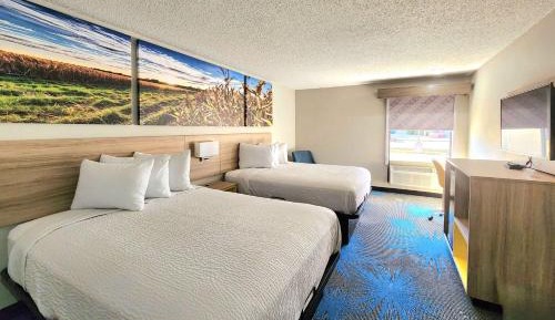 Queen Room with Two Queen Beds - Non-Smoking