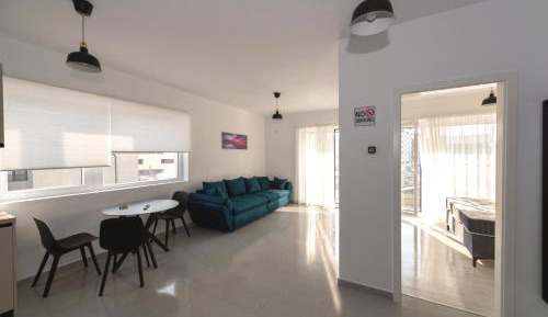 Deluxe One-Bedroom Apartment