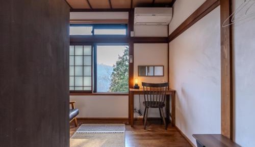 Standard Twin Room with Mountain View