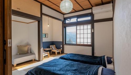 Standard Twin Room with Mountain View