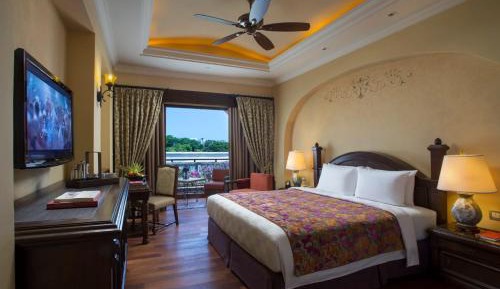 Deluxe Double or Hollywood Twin Room with Lago View