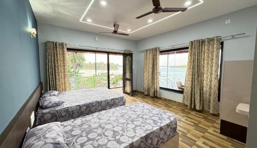 Triple Room with Lake View