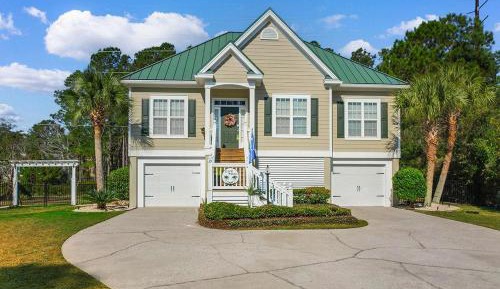 Three-Bedroom Holiday Home 