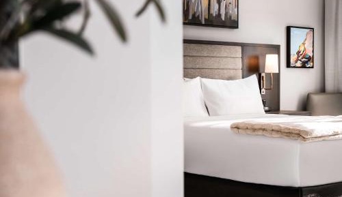 Deluxe Three-Bedroom Residence with Jordanelle View