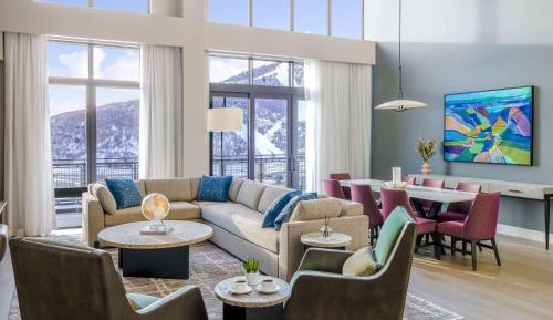 Three-Bedroom Residence - Mountain Side