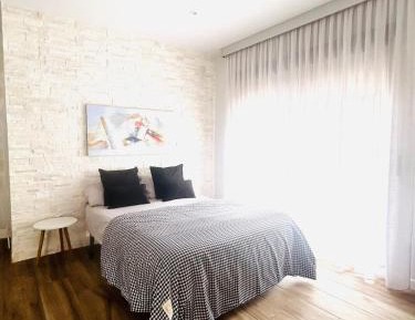 Deluxe One-Bedroom Apartment