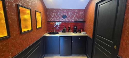 Deluxe Queen Suite