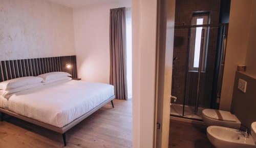 Queen Room with Balcony