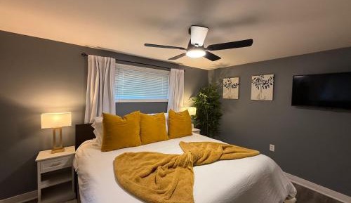 One-Bedroom Deluxe Apartment
