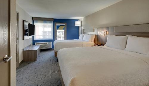 One-Bedroom Queen Suite