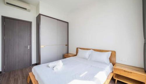 One-Bedroom Apartment with City View