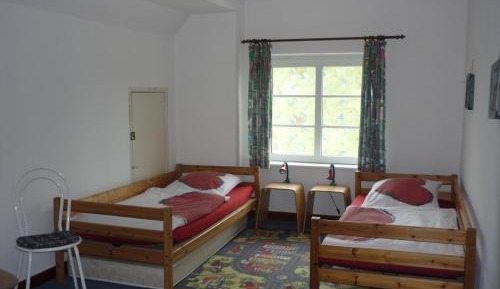 Two-Bedroom Apartment with Shower 