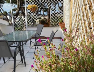 Two-Bedroom Deluxe Apartment with Garden View
