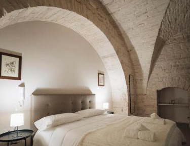 Classic One-Bedroom Apartment with King Bed