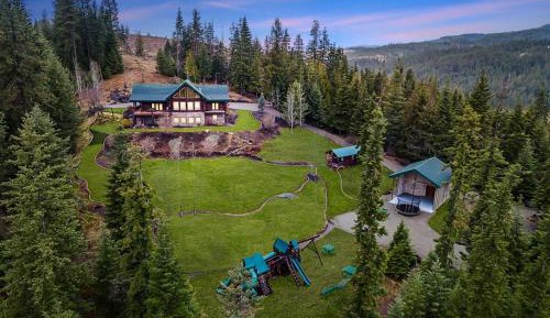 Five-Bedroom Holiday Home