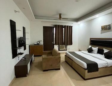 Deluxe Double Room with Balcony