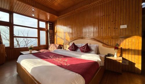 Suite with Mountain View