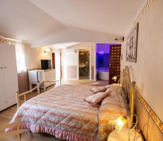 King Room with Spa Bath
