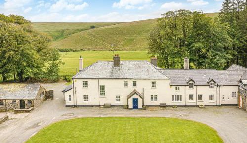 Six-Bedroom House