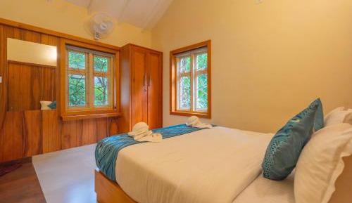 Deluxe Two-Bedroom Apartment with Garden View