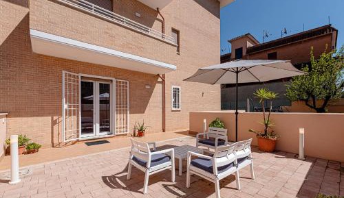 Apartment with Garden View