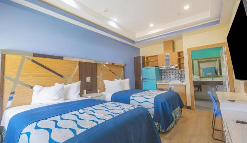 2 Queen Beds with Kitchenette