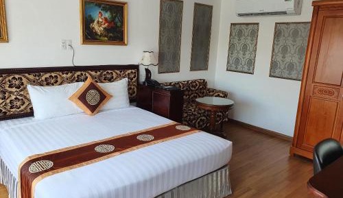 Deluxe One-Bedroom Apartment