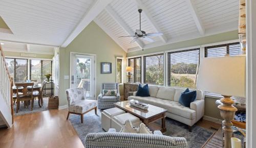 Three-Bedroom Holiday Home 