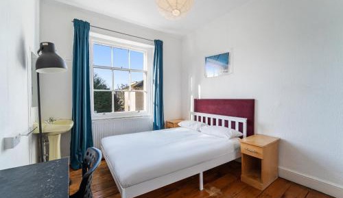 Studio Double with Shared Bathroom 