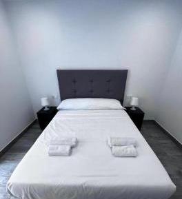 Queen Room with Shared Bathroom