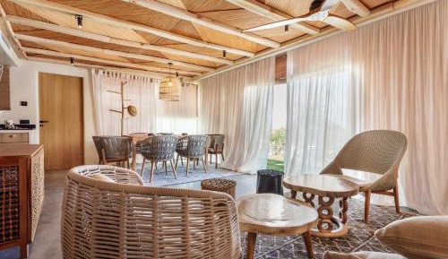 Deluxe Family Room