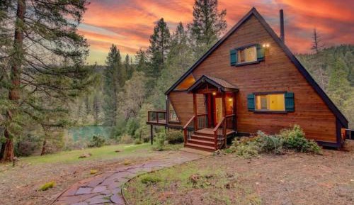 Three-Bedroom Holiday Home 