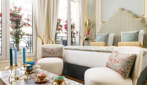 Deluxe One-Bedroom Apartment