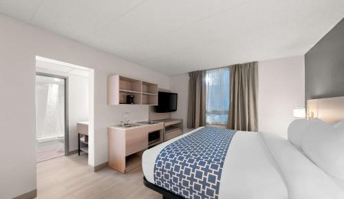King Suite Kitchenette - Non Smoking