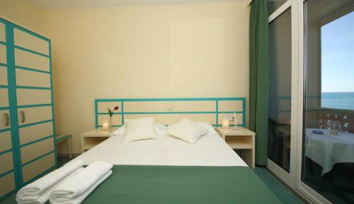Double or Twin Room with Sea View