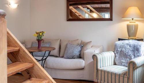 Four-Bedroom Apartment with Balcony 