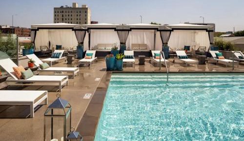 Apartment with Pool View 