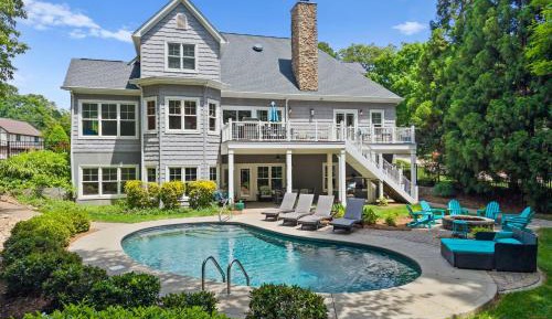 Six-Bedroom Villa 