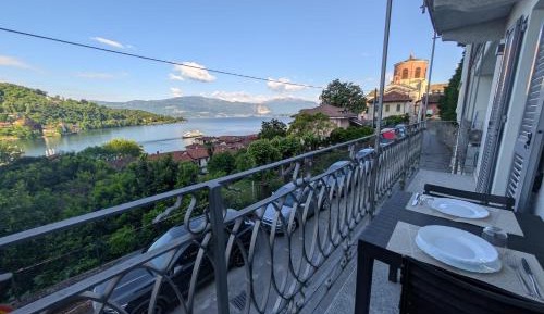 Apartment with Lake View