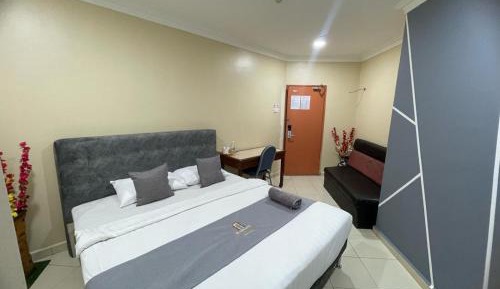 Deluxe Queen Room