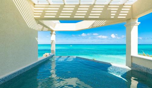 2 Bdrm Beachfront Penthouse Suite with Skypool